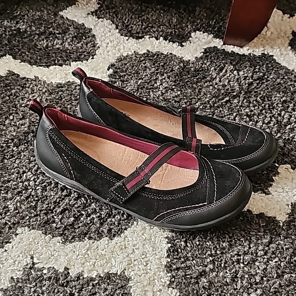 Earth Spirit 9.5 black and purple shoes SH115